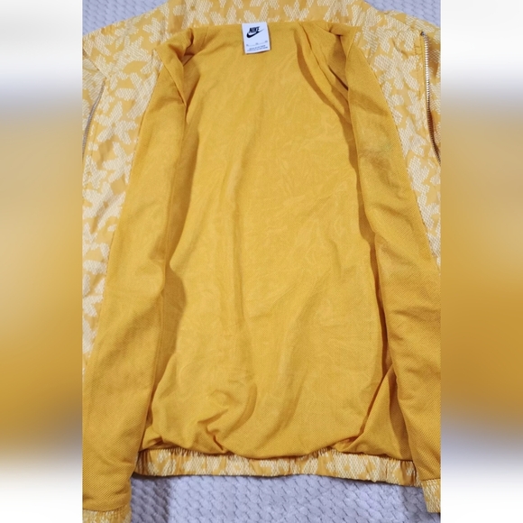 Nike Sportswear Windbreaker Jacket Women Sz XL Yellow Floral Full Zip Loose Fit - Picture 7 of 13
